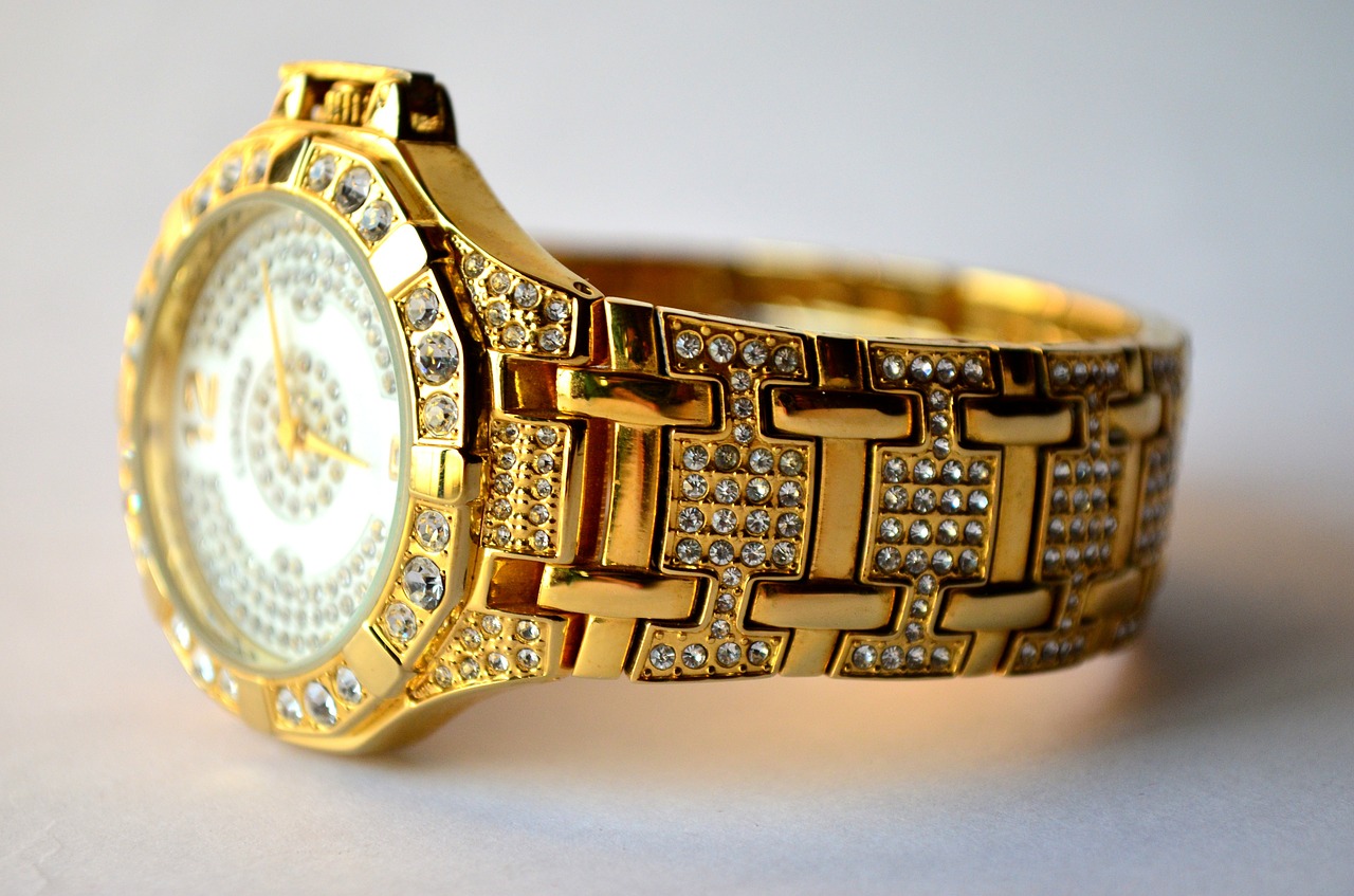 Fashionable Accessories for Women and Men-Luxury Diamond Watches