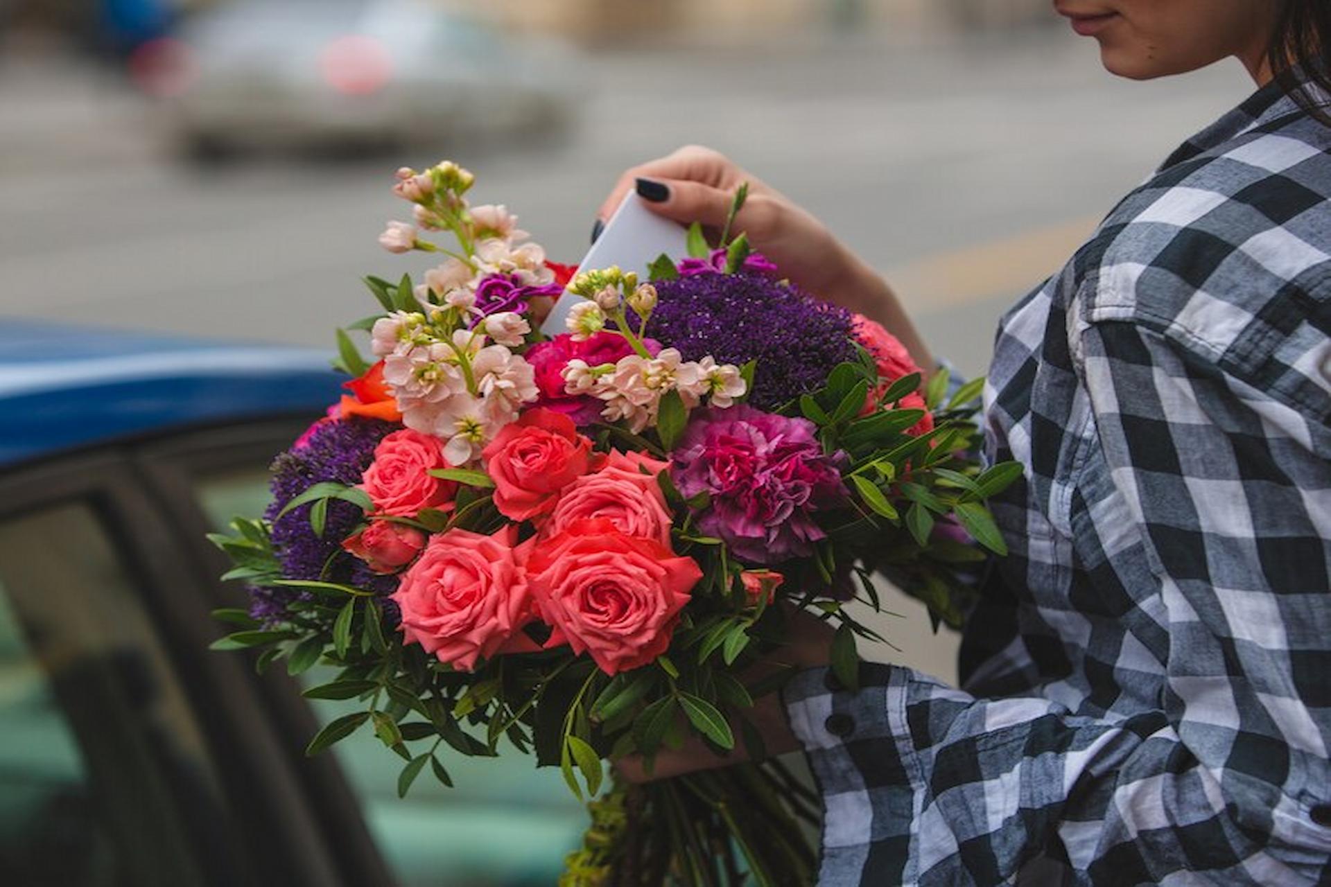How to Track Your Flower Delivery to Ensure Timeliness