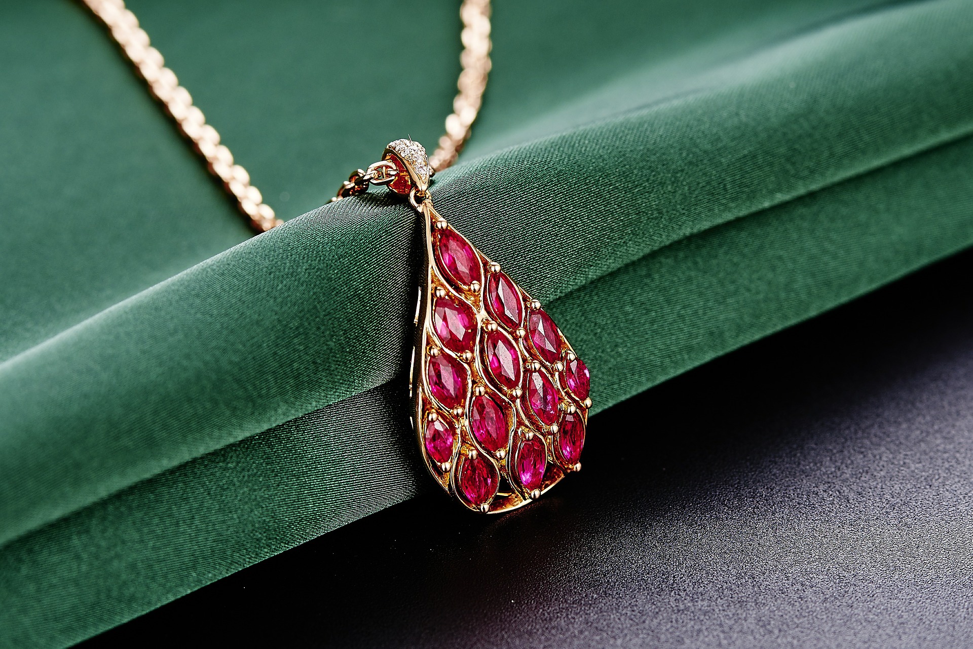 How To Select The Best Pendant For Necklace?