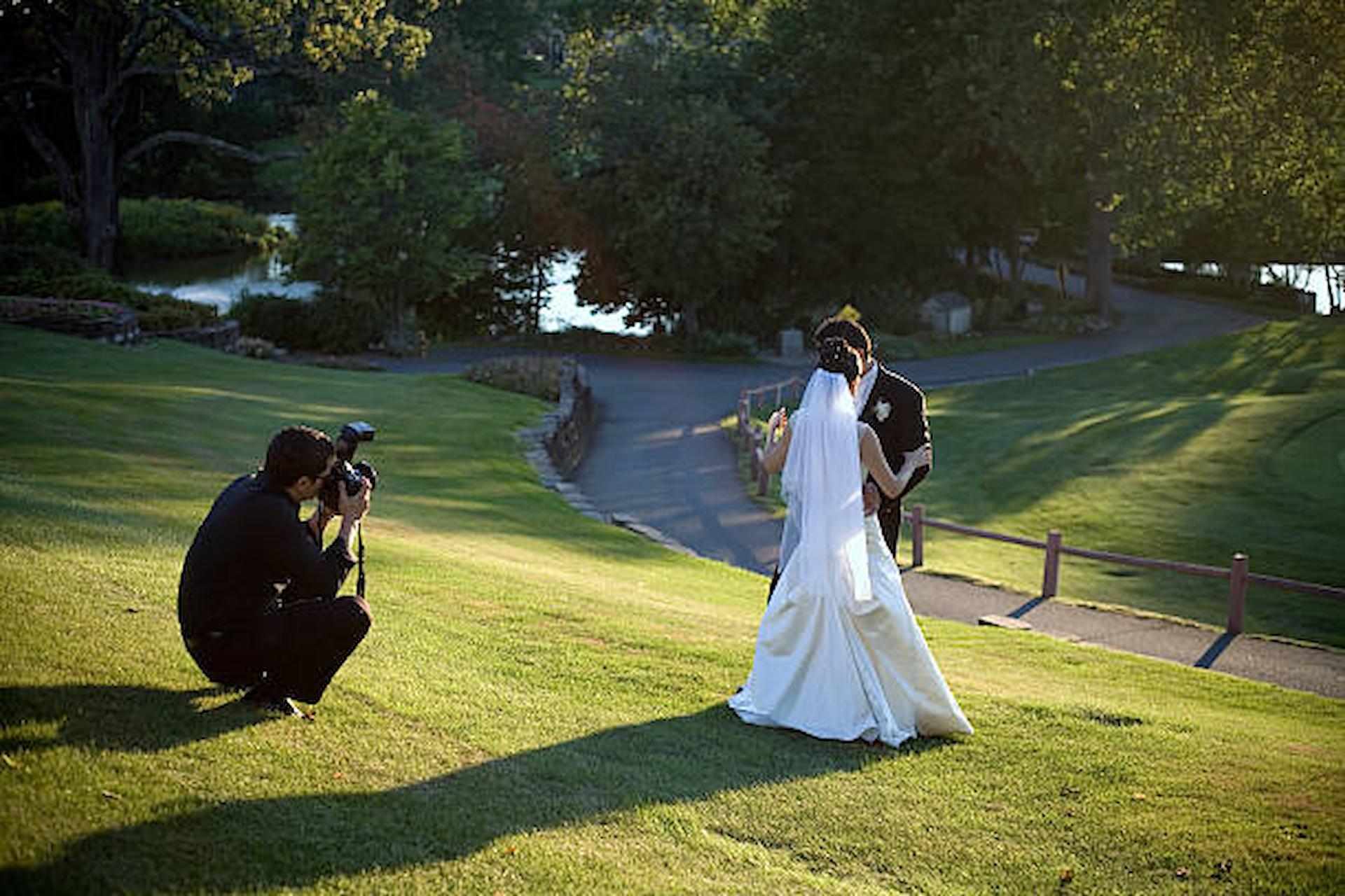 Why Hire A Professional Wedding Photographer Only?